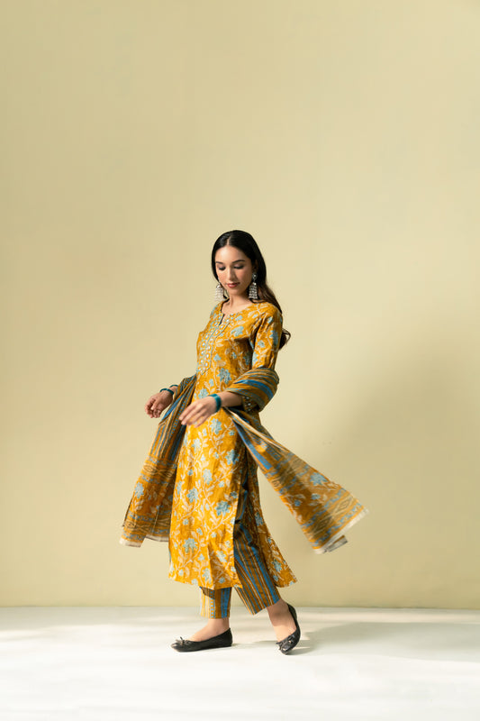 Amaltas Kurta Set