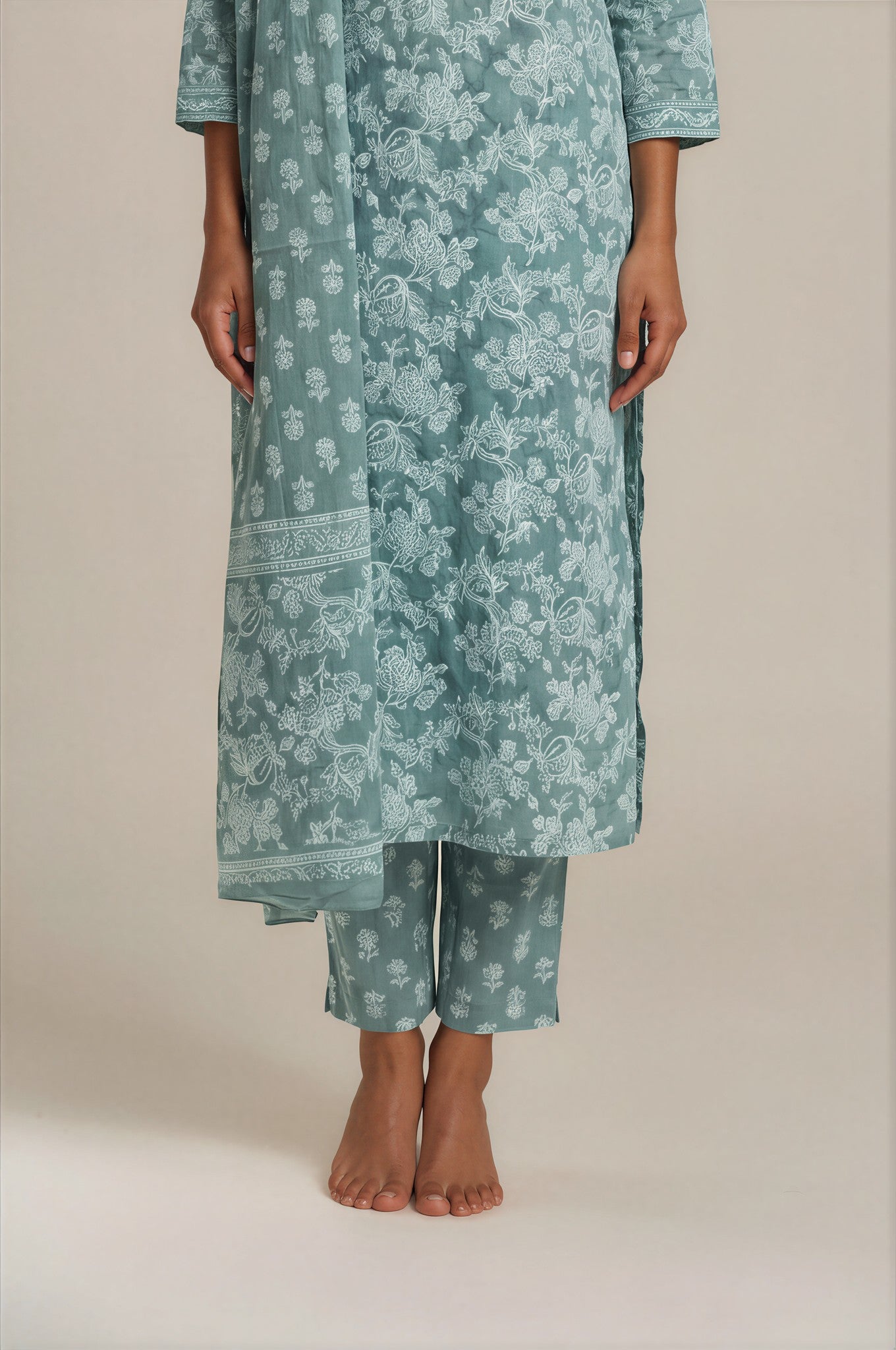 Nira Kurta Set